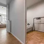 Appartement Charm In Budapest's Bustling 7th District *