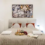 Charm In Budapest's Bustling 7th District Appartement