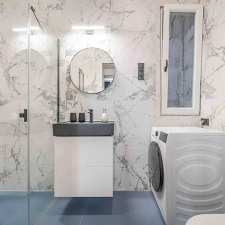 Apartment Charm In Budapest's Bustling 7th District *