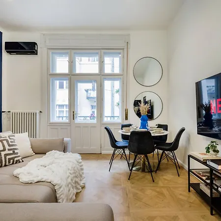 Apartment Charm In Budapest's Bustling 7th District *
