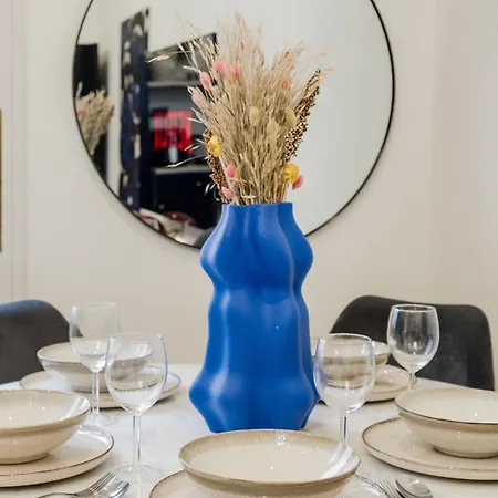 Apartment Charm In Budapest's Bustling 7th District *