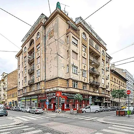 Lägenhet Charm In Budapest's Bustling 7th District Budapest