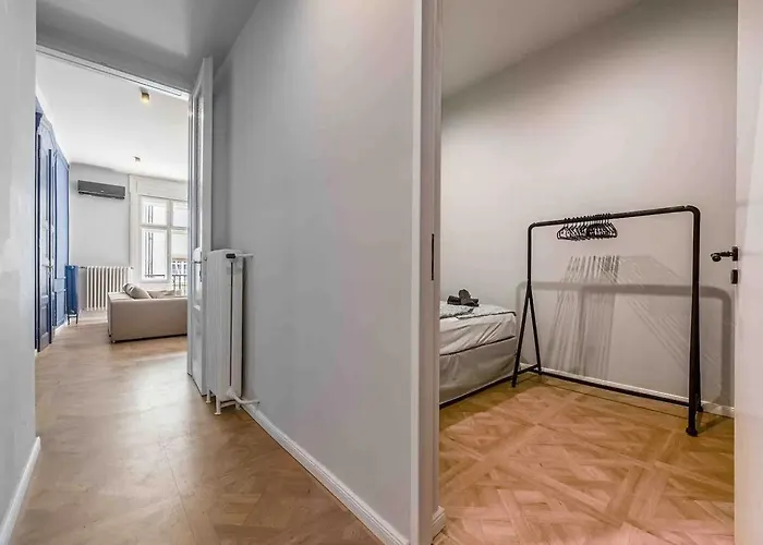 Apartment Charm In Budapest's Bustling 7th District *