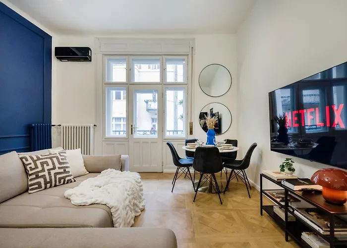 Διαμέρισμα Charm In Budapest's Bustling 7th District *