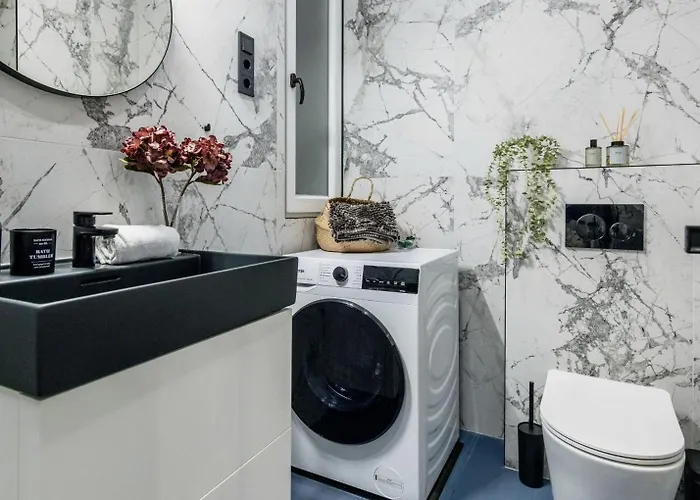 Apartment Charm In Budapest's Bustling 7th District *