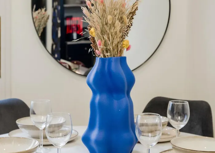 Apartment Charm In Budapest's Bustling 7th District *