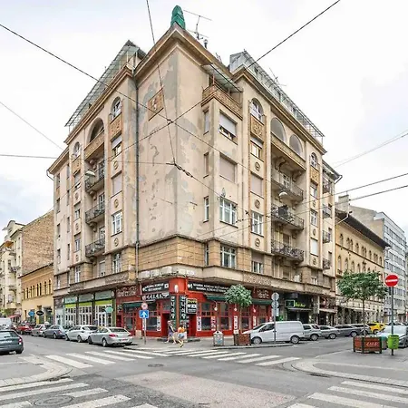 Charm In Budapest's Bustling 7th District *