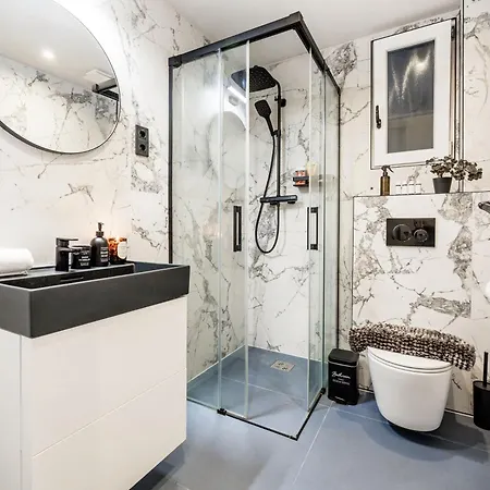 Charm In Budapest's Bustling 7th District Apartamento Budapeste