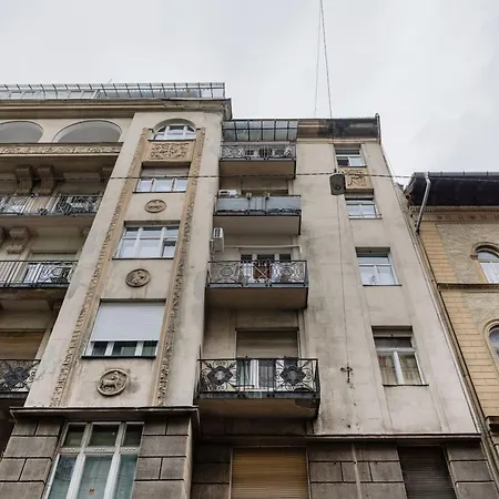 Apartamento Charm In Budapest's Bustling 7th District Budapeste