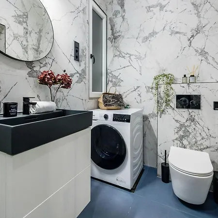 Apartamento Charm In Budapest's Bustling 7th District *