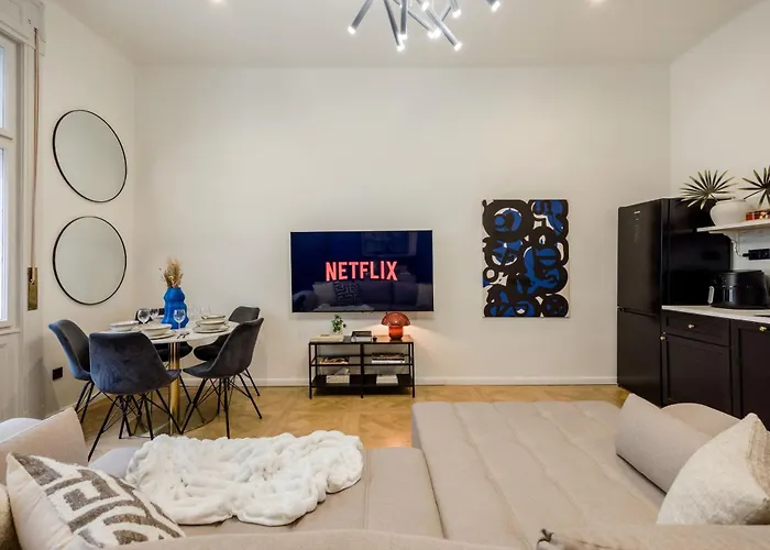 Charm In Budapest's Bustling 7th District Apartman *