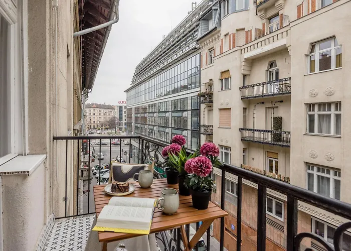 Apartman Charm In Budapest's Bustling 7th District Budapest
